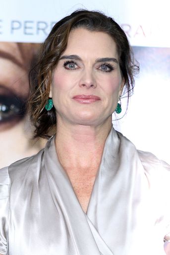 À 60 ans, Brooke Shields éblouit avec un style bohème audacieux