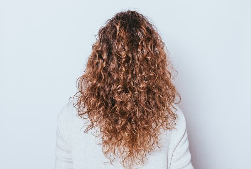 Le secret infaillible pour découvrir si vos cheveux sont naturellement bouclés