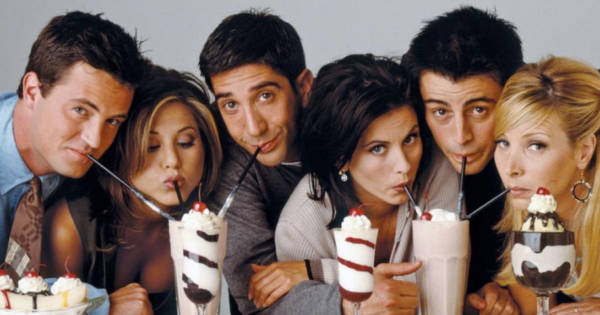 Pourquoi nous replongeons sans cesse dans nos séries préférées : décryptage d&rsquo;une habitude captivante