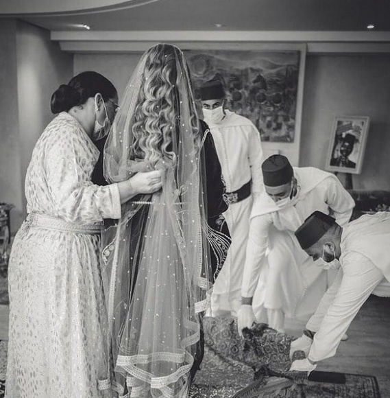 Quand une influenceuse défendant le mariage « traditionnel » traverse une épreuve familiale bouleversante