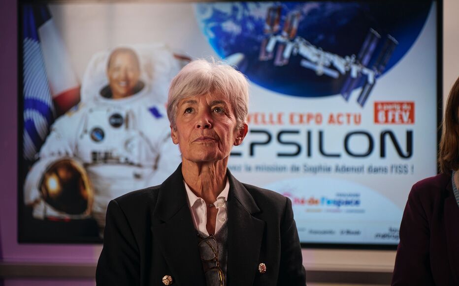 Une ex-astronaute française fait sensation au premier rang d&rsquo;un grand défilé